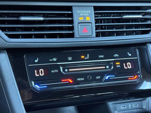 Used 2025 Volkswagen Jetta Sport image 18