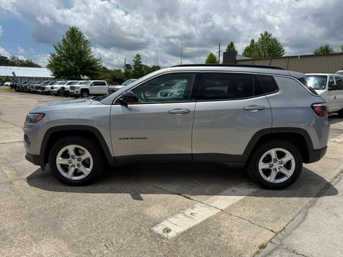 Used 2023 Jeep Compass Latitude w/ Sun and Sound Group AWD/4WD image 2
