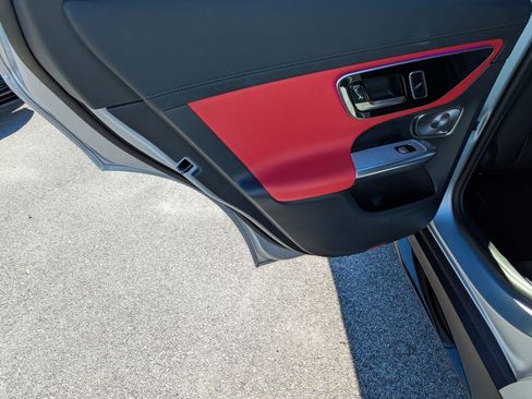 Used 2024 Mercedes-Benz GLC 43 AMG 4MATIC image 26