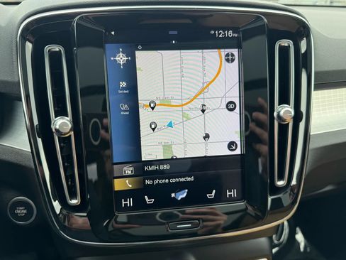 Used 2020 Volvo XC40 T5 Momentum w/ Protection Package Premier image 35