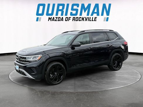 Used 2023 Volkswagen Atlas SE w/ Panoramic Sunroof Package image 2