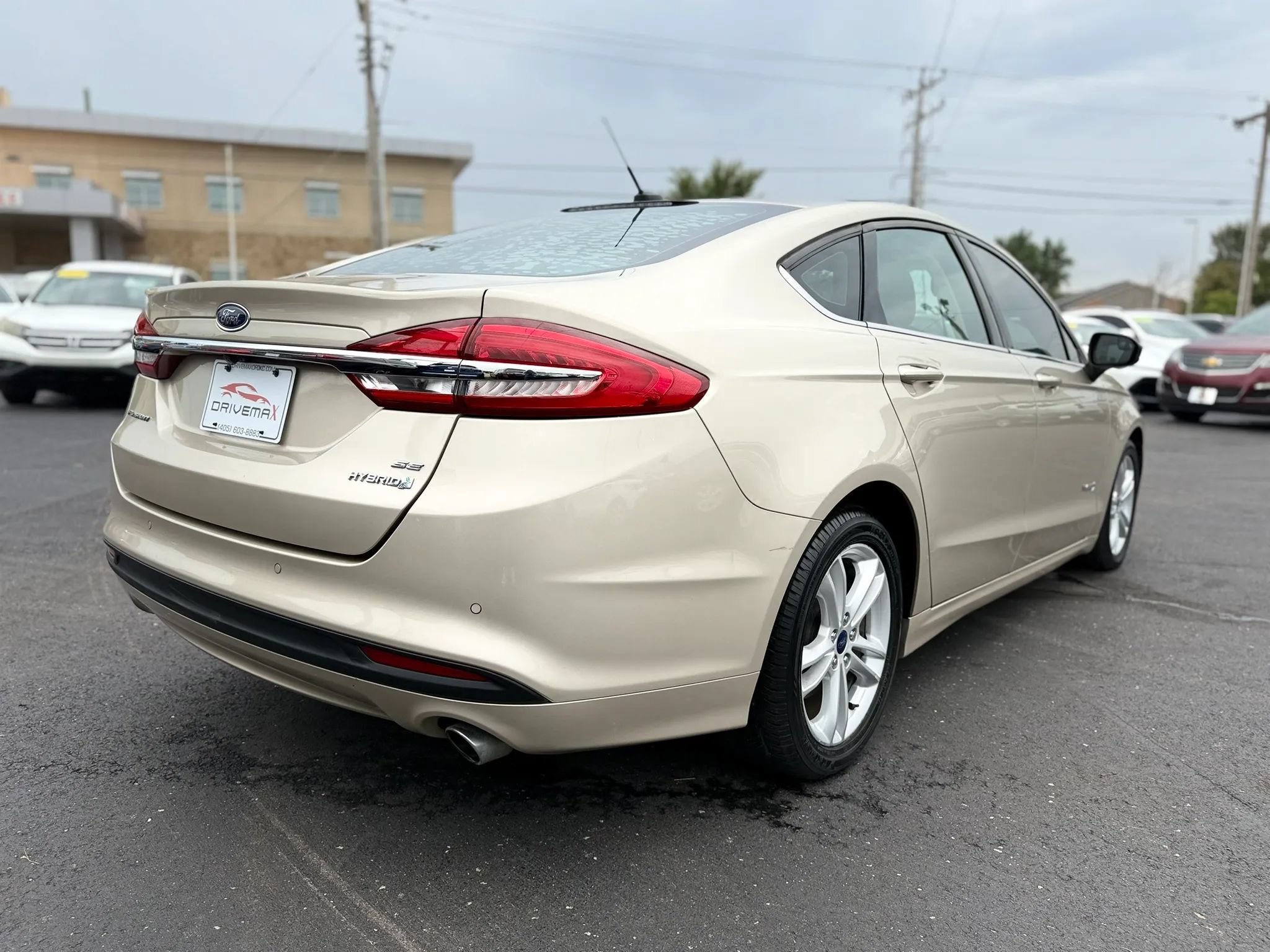 Used 2018 Ford Fusion SE FWD image 3