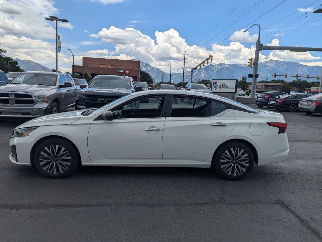 Used 2025 Nissan Altima 2.5 SV FWD image 8