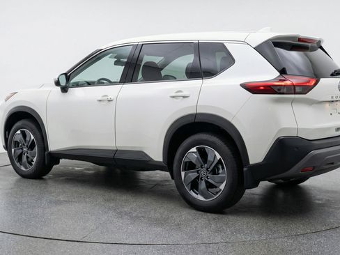 Used 2025 Nissan Rogue SV FWD image 6
