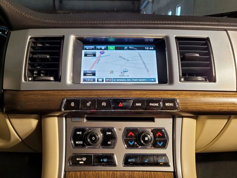 Used 2013 Jaguar XF 3.0 image 29