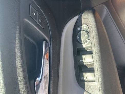 Used 2018 Chevrolet Equinox LS FWD image 25