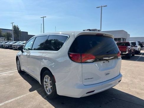 Used 2023 Chrysler Voyager LX FWD image 6