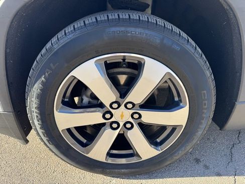 Used 2023 Chevrolet Traverse LT w/ LT Premium Package image 12
