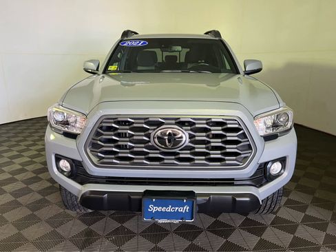 Used 2021 Toyota Tacoma TRD Off-Road w/ Technology Package image 2