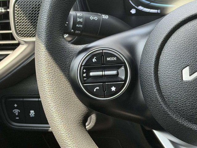 Used 2025 Kia Soul LX w/ LX Technology Package FWD image 24