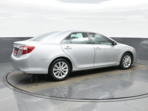 Used 2014 Toyota Camry XLE image 6