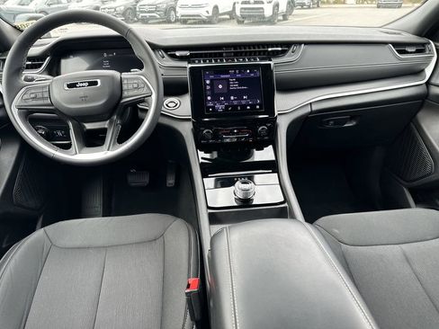 Certified 2025 Jeep Grand Cherokee Laredo X w/ Trailer Tow Package image 10