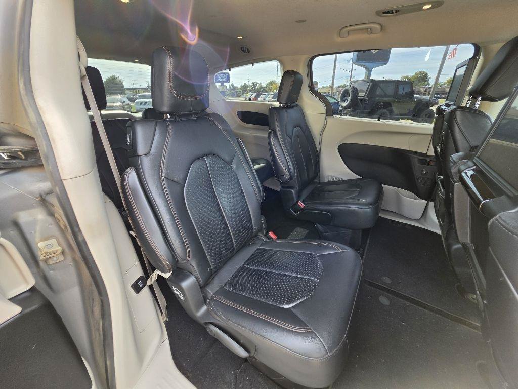 Used 2017 Chrysler Pacifica Touring-L Plus w/ Tire & Wheel Group FWD image 20