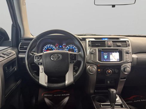 Used 2016 Toyota 4Runner SR5 AWD/4WD image 25