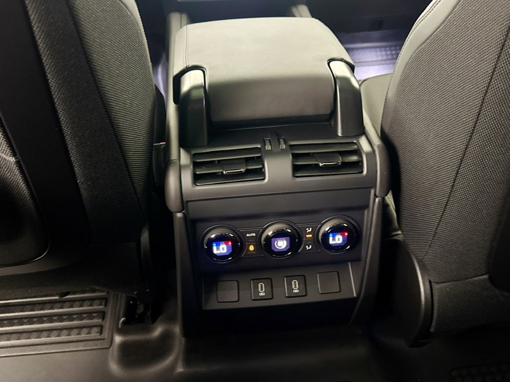 New 2026 Land Rover Defender 110 OCTA AWD/4WD image 24