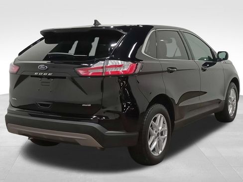 Certified 2024 Ford Edge SEL w/ Convenience Package AWD/4WD image 3