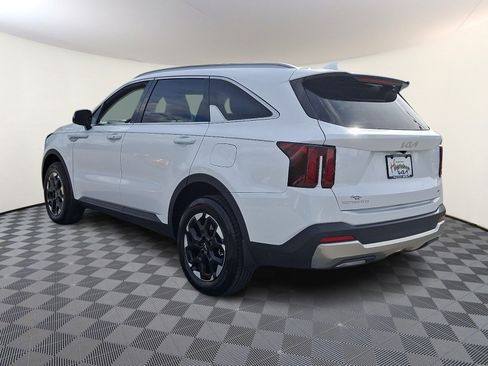 Certified 2025 Kia Sorento S AWD/4WD image 4