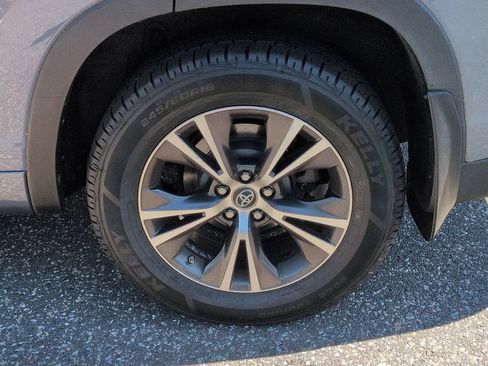 Used 2017 Toyota Highlander Plus AWD/4WD image 28