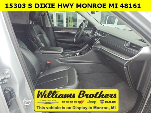 Used 2024 Jeep Grand Cherokee L Limited image 28