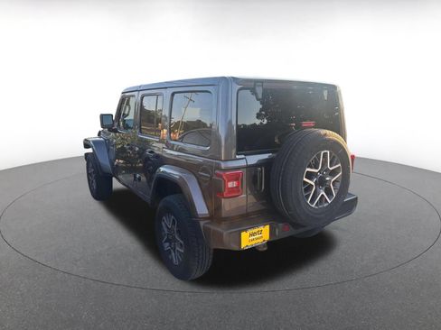 Used 2025 Jeep Wrangler Unlimited Sahara AWD/4WD image 4