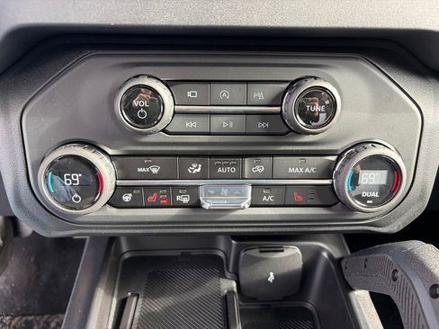 New 2025 Ford Bronco Outer Banks w/ Sasquatch Package image 19