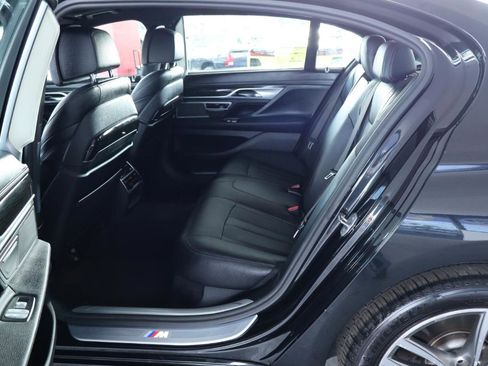 Used 2017 BMW 740i image 29