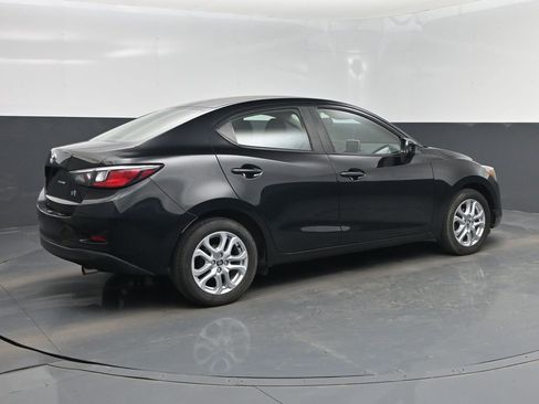 Used 2017 Toyota Yaris iA image 3