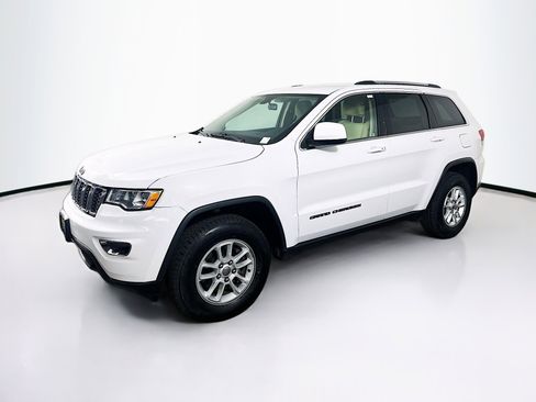 Used 2018 Jeep Grand Cherokee Laredo image 3