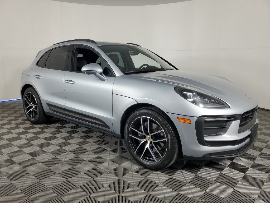 Used 2024 Porsche Macan w/ Premium Plus Package AWD/4WD image 2