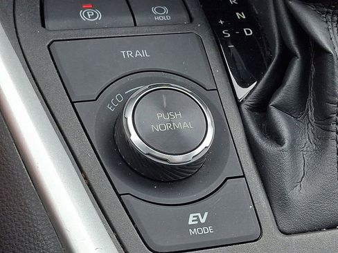 Used 2021 Toyota RAV4 XLE w/ Convenience Package AWD/4WD image 25