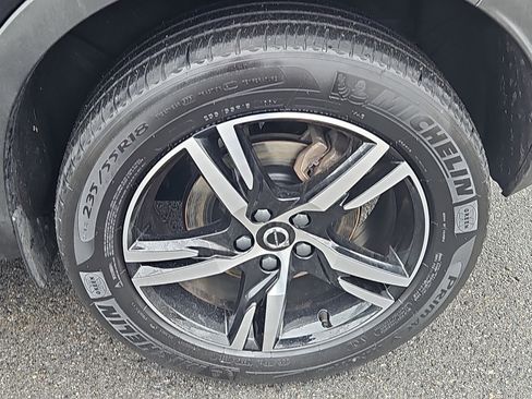 Certified 2023 Volvo XC40 B5 Plus w/ Climate Package image 29