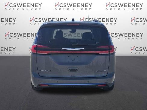Used 2023 Chrysler Pacifica Limited image 4