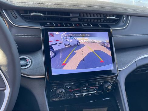 New 2024 Jeep Grand Cherokee L Limited image 27