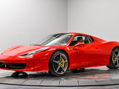 Used 2013 Ferrari 458 Spider RWD image 3