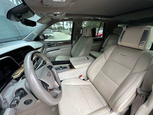 Used 2022 Cadillac Escalade Sport Platinum RWD image 5