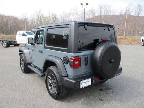 Used 2024 Jeep Wrangler Sport S image 7