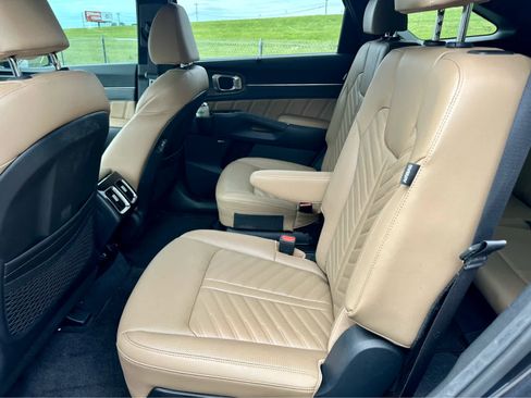 Used 2025 Kia Sorento SX Prestige w/ Olive Brown Leather Package image 13