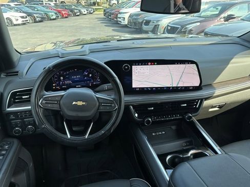 Certified 2025 Chevrolet Suburban Premier image 28