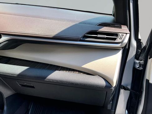 Certified 2023 Toyota Sienna Platinum FWD image 19