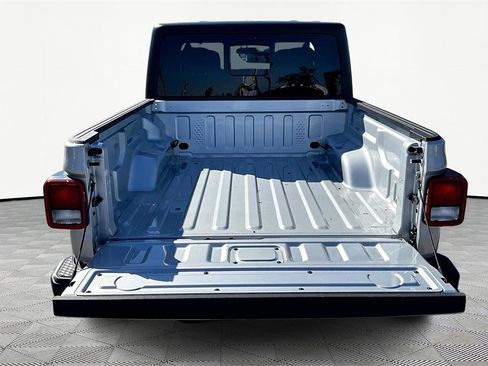 Used 2022 Jeep Gladiator Sport image 18