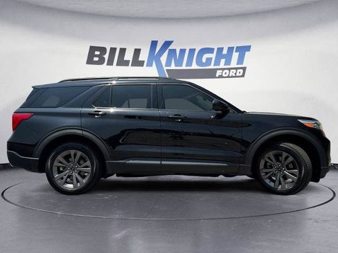 Certified 2024 Ford Explorer XLT w/ Equipment Group 202A RWD image 6