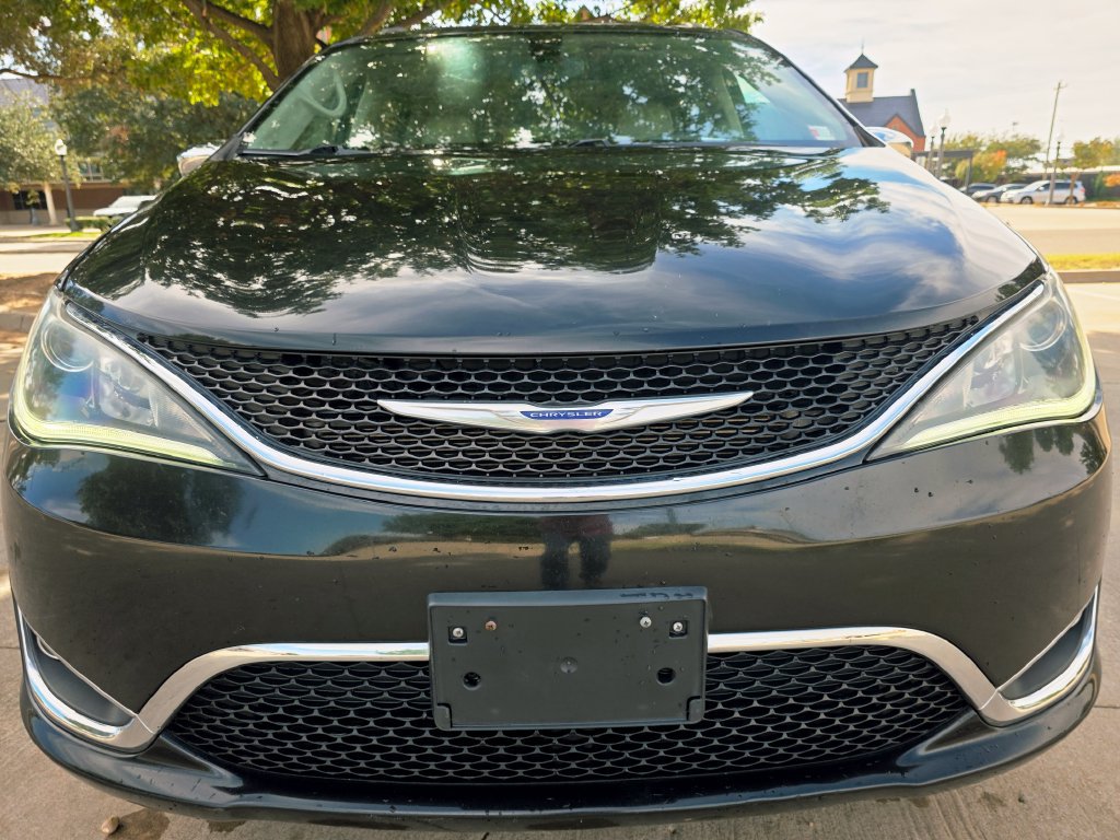 Used 2020 Chrysler Pacifica Limited FWD image 26