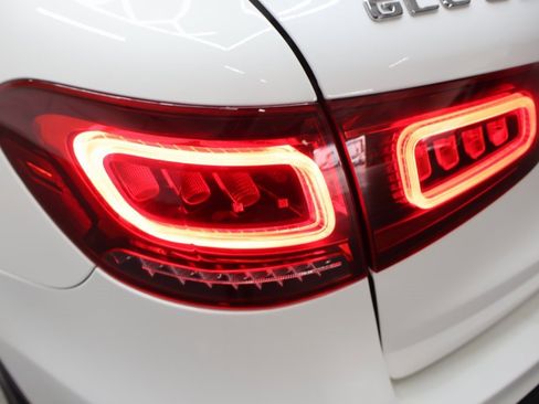 Used 2020 Mercedes-Benz GLC 350e 4MATIC w/ Premium Package image 25