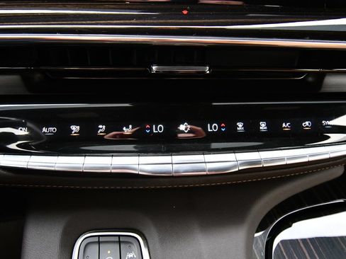 Used 2023 Cadillac Escalade Premium Luxury AWD/4WD image 30