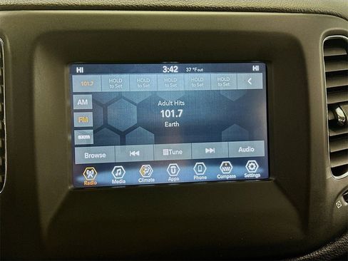 Used 2020 Jeep Compass Latitude image 16