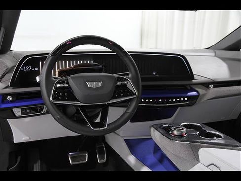 Used 2025 Cadillac Optiq Sport 1 w/ LPO, Floor Liner Package AWD/4WD image 7