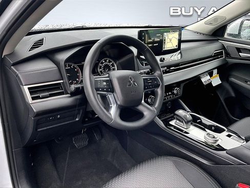 New 2026 Mitsubishi Outlander ES image 6