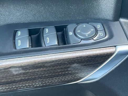 Used 2022 Chevrolet Silverado 1500 LT Trail Boss AWD/4WD image 12