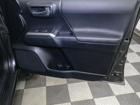 Used 2016 Toyota Tacoma TRD Off-Road image 20