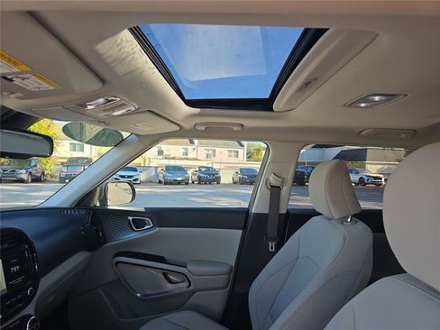 Used 2021 Kia Soul EX image 29